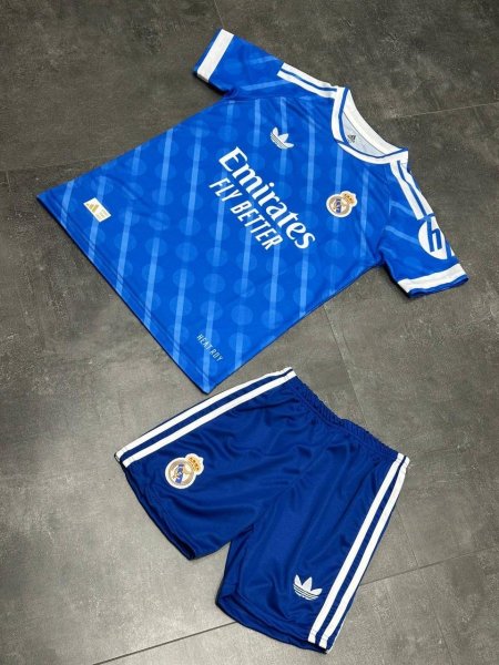 طقم ريال مدريد ولادي 2025/2026 أزرق