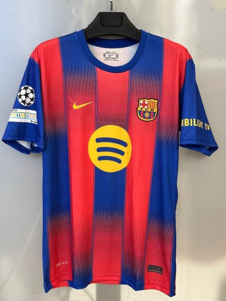 تيشيرت برشلونة الأساسي 2025/2026