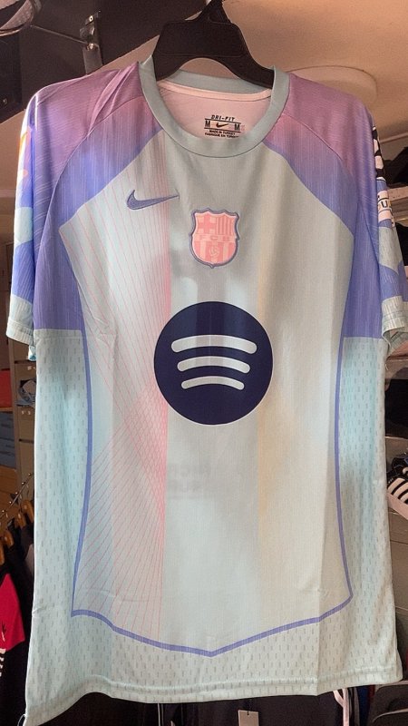 تيشيرت برشلونة التخيلي 2026