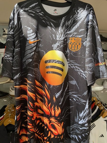 تيشيرت برشلونة نسخة التنين التخيلية